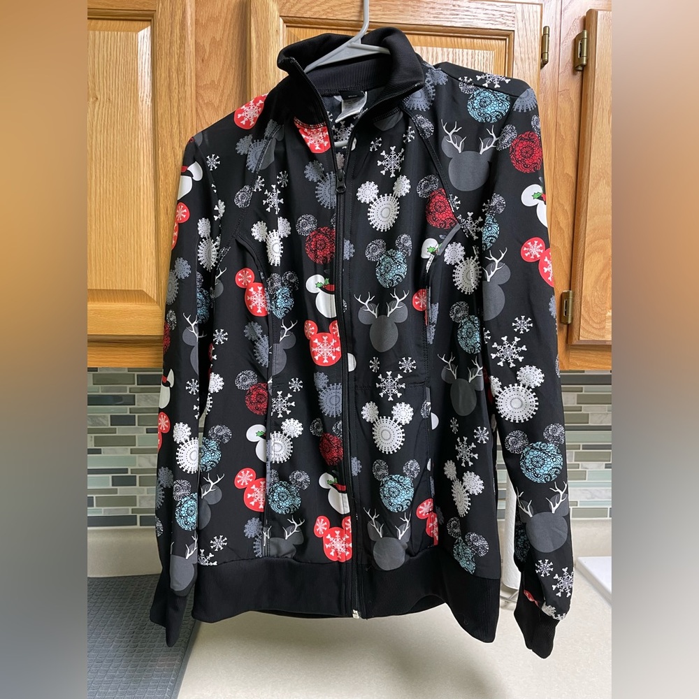 Disney Christmas Scrub Jacket!🎁🎄🧑🏻‍🎄❤️❄️❄️❄️❄️❄️❄️❄️